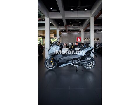 2026 Yamaha TMAX 560 Ceramic Grey